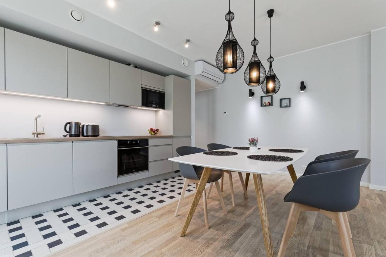 Central Apartments, Quiet With Free Parking And Ac. Tallinn Ngoại thất bức ảnh