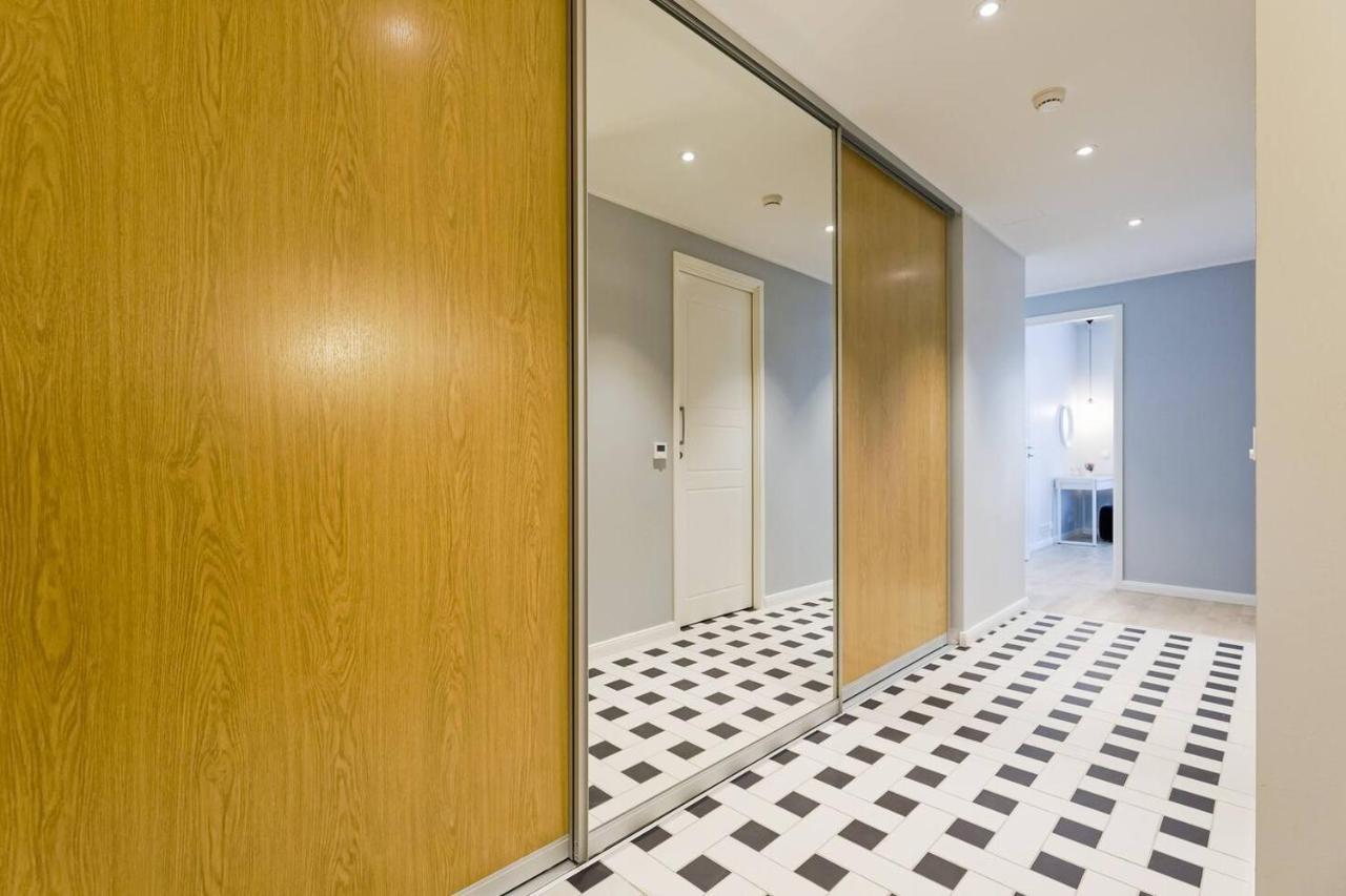 Central Apartments, Quiet With Free Parking And Ac. Tallinn Ngoại thất bức ảnh