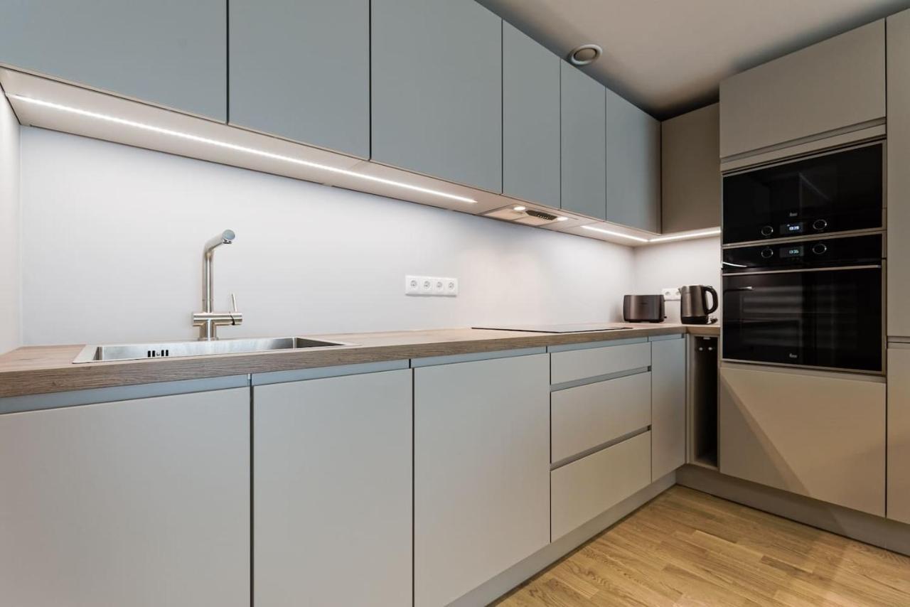 Central Apartments, Quiet With Free Parking And Ac. Tallinn Ngoại thất bức ảnh