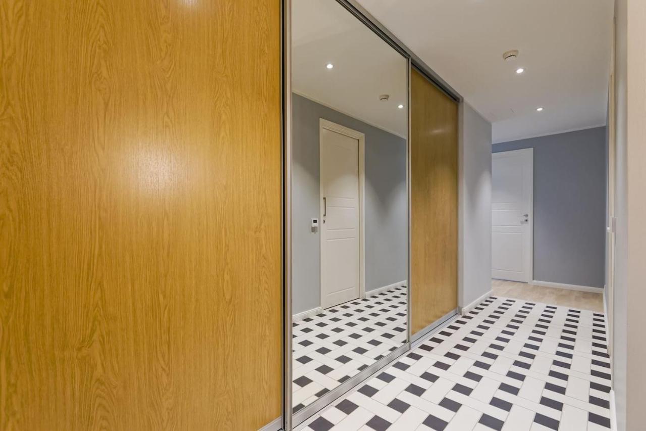 Central Apartments, Quiet With Free Parking And Ac. Tallinn Ngoại thất bức ảnh